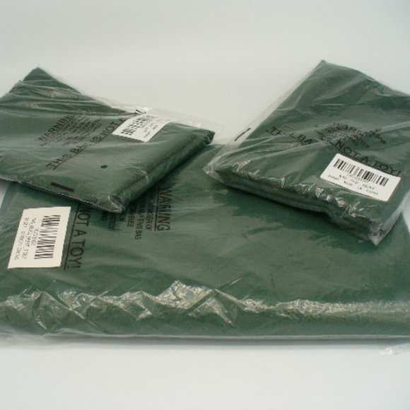 Emerald Green Tablecloth with 10 Napkins - Picture 1 of 2